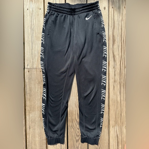 Nike Pants - women’s small nike dri-fit black joggers with pockets